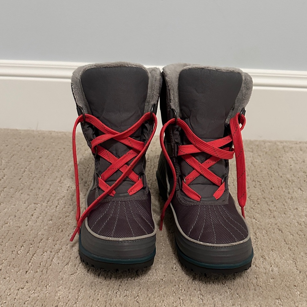 Sorel Women's Gray Winter Boots with Red Laces